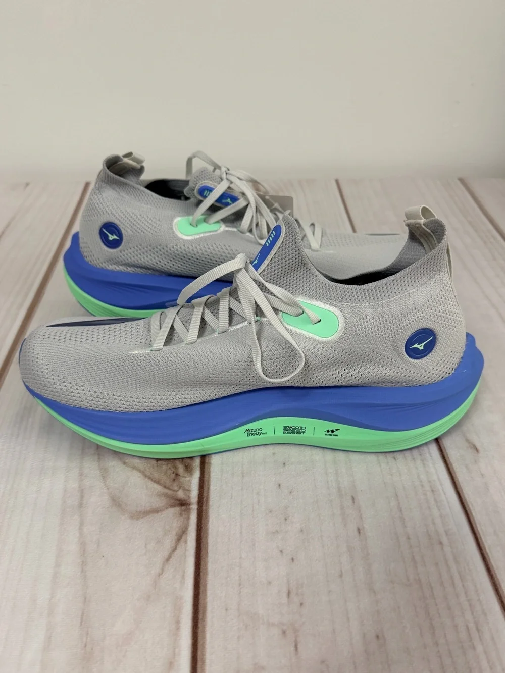 Mizuno mens neo
